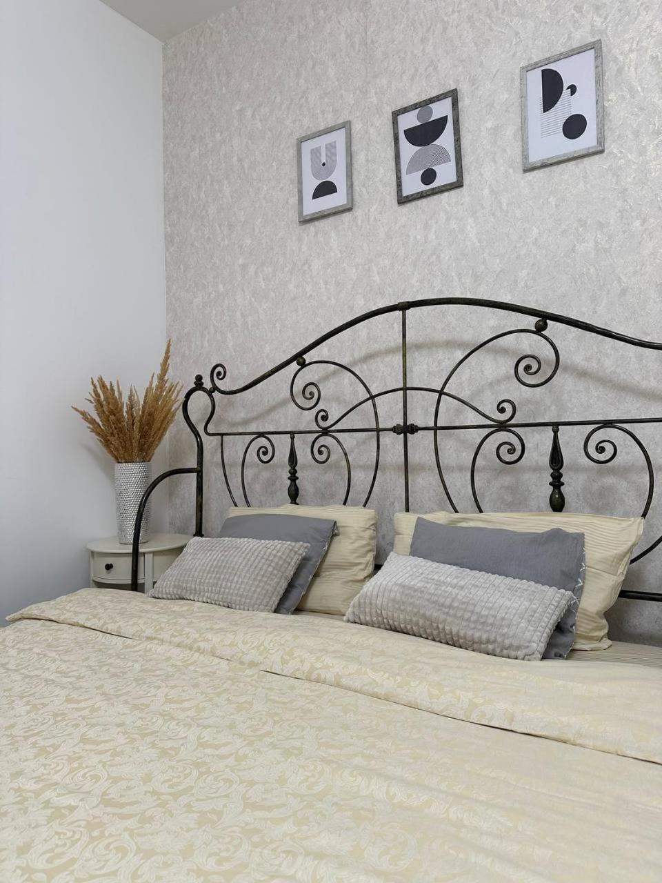 Rynok Square Appartement Lviv Buitenkant foto